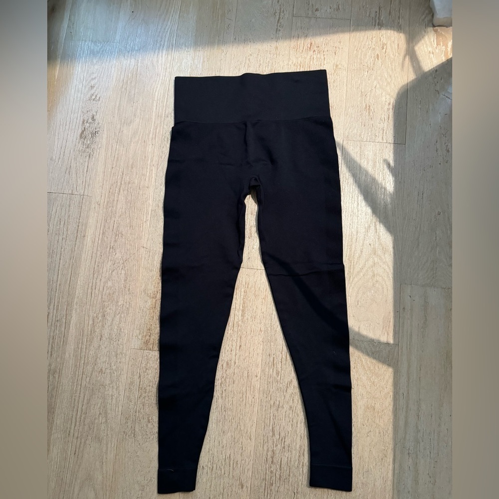SET ACTIVE Black Leggings - Picture 2 of 3